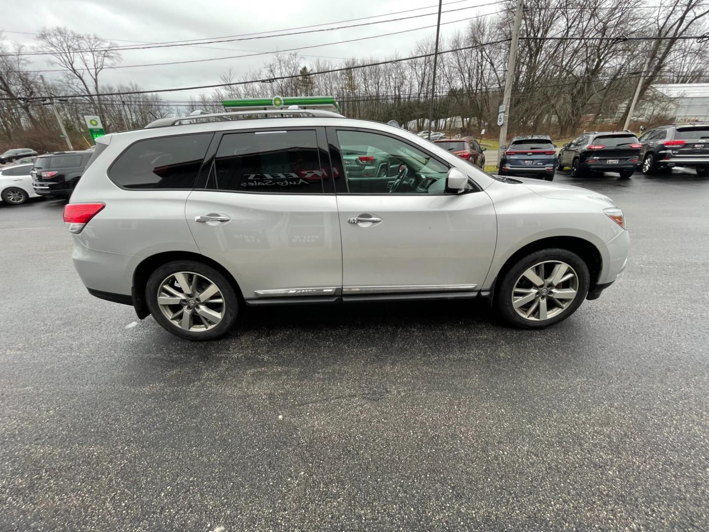 2013 Silver /Black Nissan Pathfinder Platinum 4WD (5N1AR2MM1DC) with an 3.5L V6 DOHC 24V engine, Automatic transmission, located at 547 E. Main St., Orwell, OH, 44076, (440) 437-5893, 41.535435, -80.847855 - Photo#5